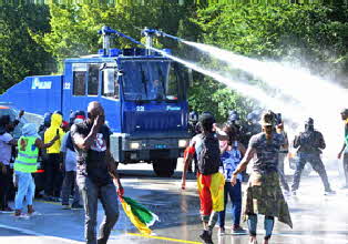 Water cannon and tear gases - Geneva